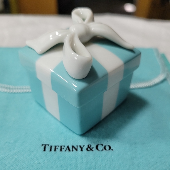 Tiffany and Co Porcelain Mini Blue Box - Picture 3 of 8